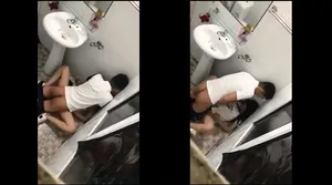 Eny say xỉn và thằng bồ trong phòng tắm nhà hàng