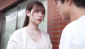 Anh xã tẻ nhạt, vợ yêu nhận ra cậu thanh niên nhà đối diện tốt hơn